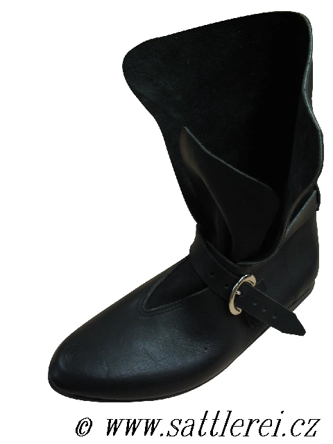 Středověká gotická bota z období kolem 1400 -1500 století.