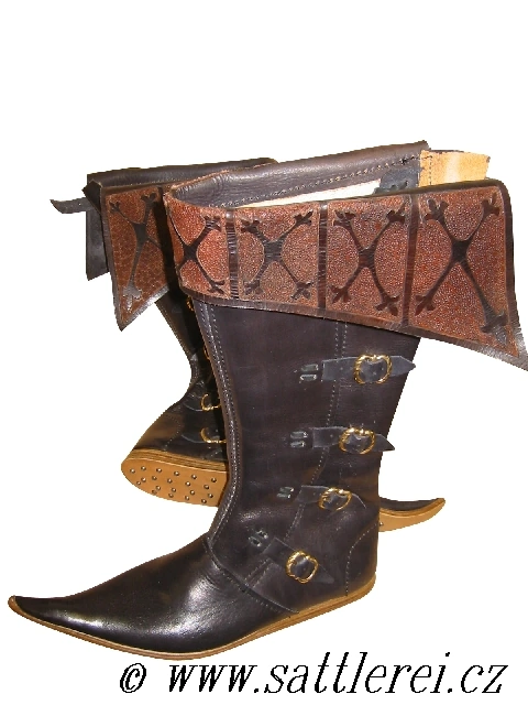 Historické boty kolem roku 1350-1500